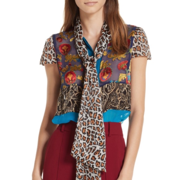 ALICE + OLIVIA Jeannie Bow-Collar Mixed-Print Button-Front Blouse - Picture 4 of 5